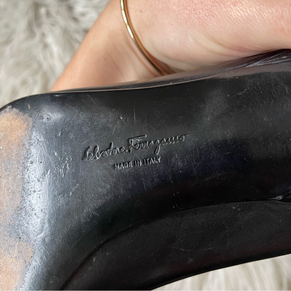 Salvatore Ferragamo Black Leather Buckle Detail Kitten Heel Pumps Size 8.5 - Picture 9 of 12